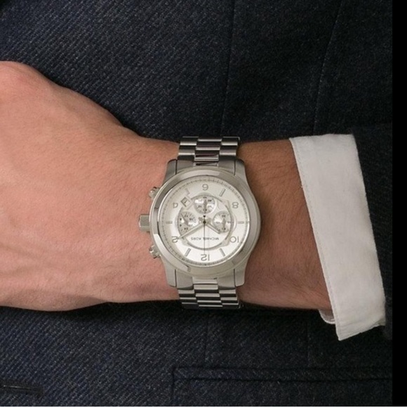 MICHAEL KORS “OVERSIZED RUNWAY” MK8026 SILVER WATCH - Picture 1 of 9